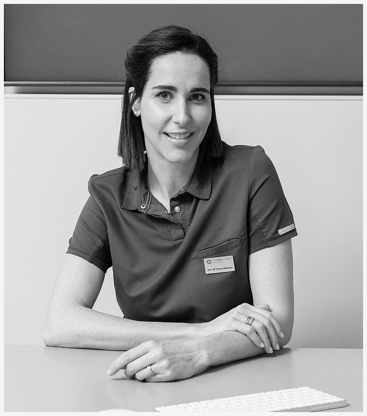 Dra. Mª Teresa Jiménez. Especialista en Odontología restauradora y estética dental.