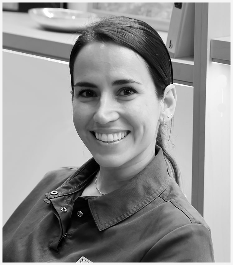 Dra Núria Planas. Especialista en Odontología Restauradora, prótesis dentales y estética dental