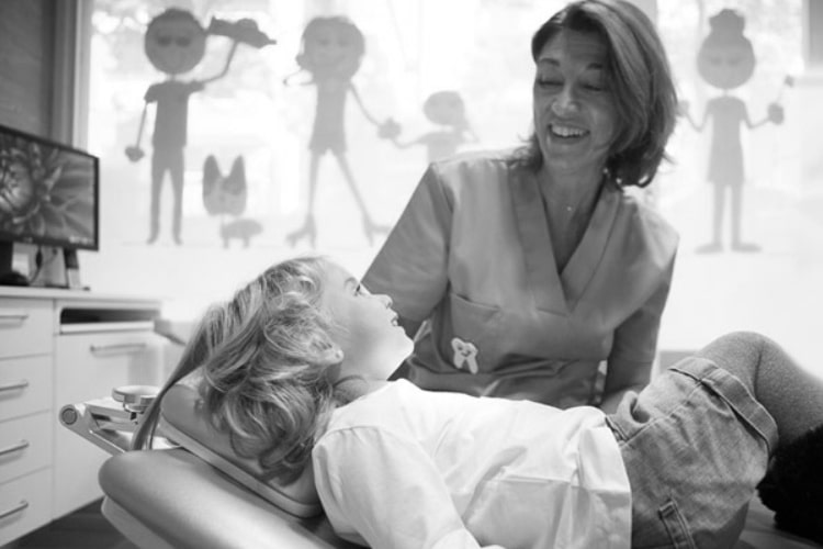 Preguntas frecuentes sobre odontopediatría con las odontopediatras Jenifer Cañamero y Raquél Peris